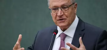 "Vamos aguardar um pouquinho", diz Alckmin, sobre próximos passos em relação aos EUA