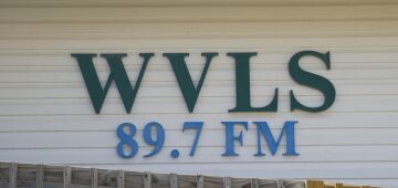 Privada de financiamento público, rádio americana luta pela sobrevivência