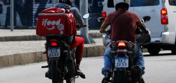 Câmara aprova urgência para votar vale-refeição para entregadores