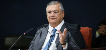 Dino, do STF, proíbe governo de liberar emendas indicadas por Eduardo Bolsonaro e Alexandre Ramagem