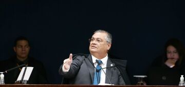 Bíblia verde e amarela, flores e chocolates: as ironias de Dino no julgamento da trama golpista