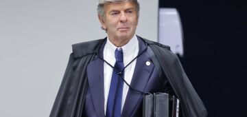 STF retoma julgamento de Bolsonaro após intervalo; Fux prossegue voto