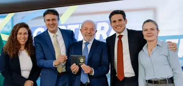 Lula sanciona lei que cria Carteira Nacional do Professor