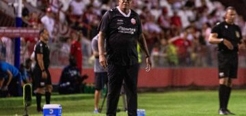 Hélio foca em recuperar força da defesa para encarar a Ponte Preta 