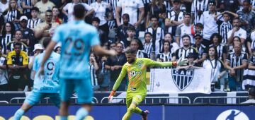 Goleiro do Atlético-MG cobra justiça após importunação sexual de torcedores à sua filha 