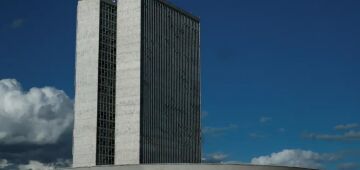 Congresso aprova LDO com revés ao Planalto, que terá de pagar 65% das emendas antes das eleições