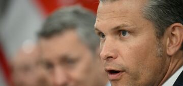 Chefe do Pentágono adverte Maduro que "a bola está com ele"