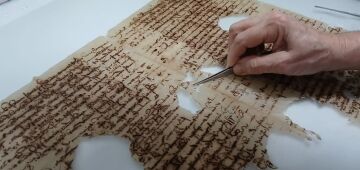 Instituto restaura documentos que revelam cotidiano de Pernambuco durante ocupação dos holandeses