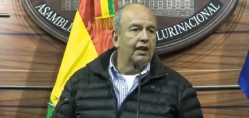 Ex-ministro deportado dos EUA é preso ao chegar à Bolívia