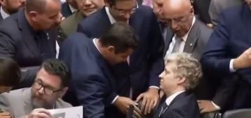 Câmara avança com suspensões de mandatos de 3 deputados envolvidos em motim após prisão de Bolsonaro