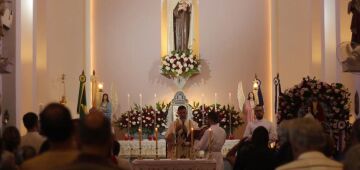 Festa de Santa Teresinha segue até quarta (1&ordm;) no Derby; programação tem missas e procissão