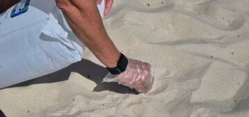 Mutirão retira mais de 300 quilos de lixo de praia no Rio de Janeiro