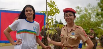 Semana da Árvore: militares do Exército e alunos plantam mudas no Parque da Macaxeira