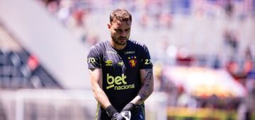 Gabriel celebra boa fase como goleiro do Sport, mas lamenta campanha da equipe no Brasileirão