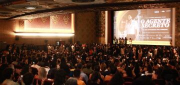 Recife abre exibições no Brasil do premiado longa "O Agente Secreto"