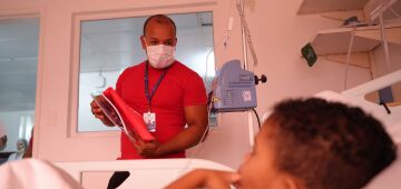 Imip recebe doação de mais de dois mil livros infantojuvenis da Secretaria Estadual de Educação