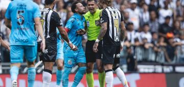 Neymar detona gramado sintético após jogo contra o Atlético-MG: "Comprovado, é uma m****"