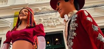 Recife: Dia Nacional do Frevo é celebrado com noivado da "A Vaidosa" com o "Menino da Tarde"