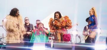 "Benção": chuva forte paralisa Amazônia Live, com Mariah Carey