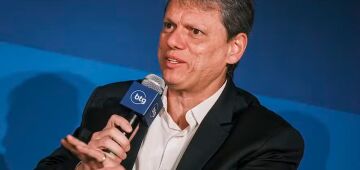 Tarcísio critica prisão preventiva e diz que Bolsonaro é inocente