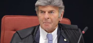 Fux interrompe Moraes no julgamento para avisar que vai se pronunciar sobre pedidos de defesas