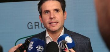 Hugo Motta nega conversa com Lula sobre cassação de Eduardo Bolsonaro