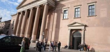 Influente ex-ministro é condenado a quatro meses de prisão por pornografia infantil na Dinamarca