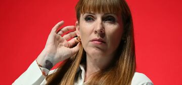 Vice-primeira-ministra do Reino Unido renuncia por erro no pagamento de imposto