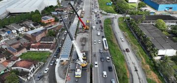 Trecho da BR-232 é liberado depois de mudança temporária para içar peças de passarela e ciclovia