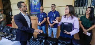 Raquel Lyra promete câmeras corporais para policiais militares de Pernambuco em até 6 meses