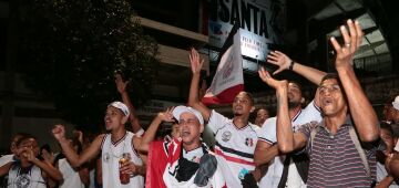 Santa Cruz: centenas de tricolores recebem delegação no Arruda 