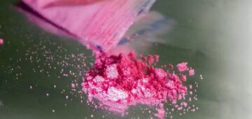 Três novas drogas sintéticas no Brasil: saiba quando ecstasy e "cocaína rosa" foram identificados