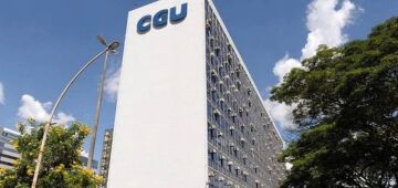 Emendas suspensas por Dino bancaram ambulância sem porta adequada e van para igreja, aponta CGU