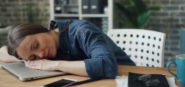 Cientistas identificam o horário em que a queda de disposição da tarde ocorrerá e como superá-la