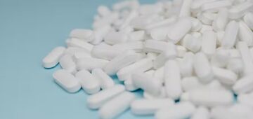 Trump deve anunciar ligação entre uso de paracetamol na gravidez e risco de autismo; entenda