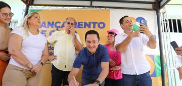 André Ferreira assina ordem de serviço para calçamento de ruas em Jaboatão