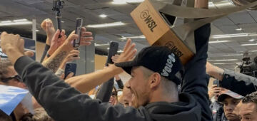 Campeão mundial, Yago Dora é recebido com festa em Florianópolis e desfila em carro de bombeiro