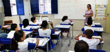 Brasil elevou proporção de crianças e adolescentes frequentando a escola em 2024, mostra IBGE