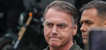 Risco de fuga complica Bolsonaro, mas saúde será decisiva para pena em casa, dizem juristas