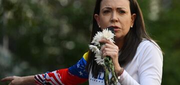 María Corina Machado apoia apreensão de petroleiro venezuelano pelos EUA