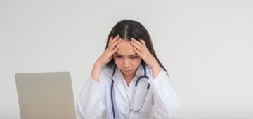 Pesquisa aponta que 45% dos médicos brasileiros sofrem com transtornos mentais