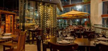 Pobre Juan Recife realiza almoço exclusivo com representante da Domaines Barons de Rothschild