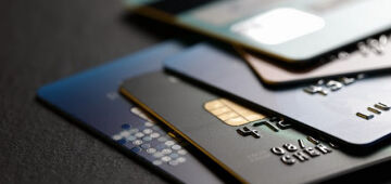 Juro médio do rotativo do cartão de crédito sobe a 440,5% ao ano em novembro, mostra BC