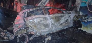 Motorista perde o controle de veículo e colide com poste na BR-101, em Abreu e Lima