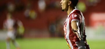 Náutico vence Brusque em jogo dramático, conta com tropeço do Guarani e está de volta à Série B