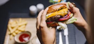 Fast food prejudica a memória em apenas quatro dias, aponta estudo