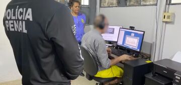 Detento defende tese de doutorado de dentro de presídio em Goiás