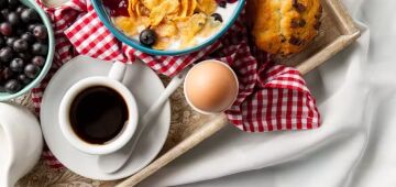 Confira os 5 piores alimentos para o seu café da manhã e alternativas mais saudáveis