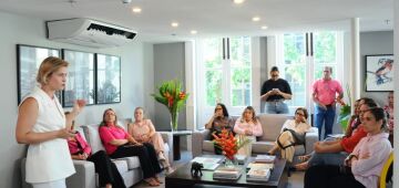 Outubro Rosa: Mirela Ávila dá palestra na Folha de Pernambuco sobre câncer de mama