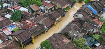 Número de mortos por inundações no Vietnã sobe para 40; tufão se aproxima do país